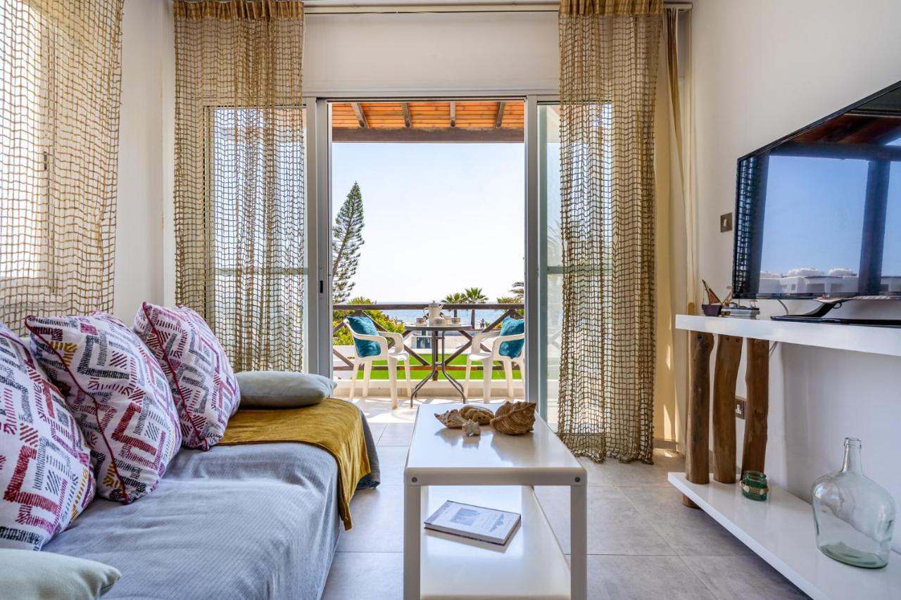 Seawaves 1- Bedroom Apartment Near Meneou Beach Larnaca Exterior foto
